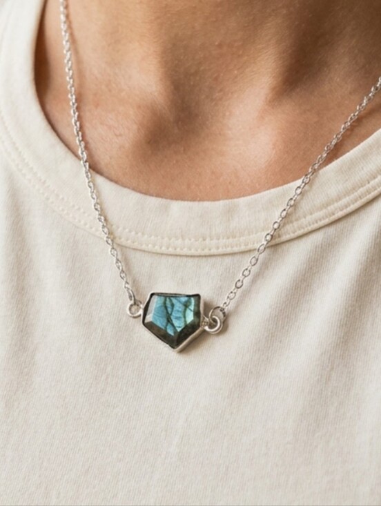 Handmade Jewelry - Silver Labradorite Pendant Necklace With Blue Flash
